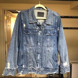 Distressed Denim Jean Jacket💙